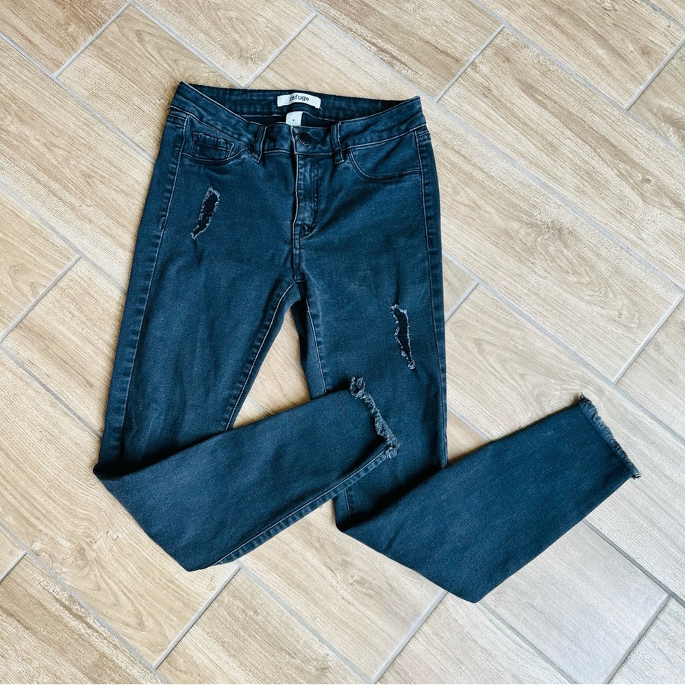 Black distressed jeans